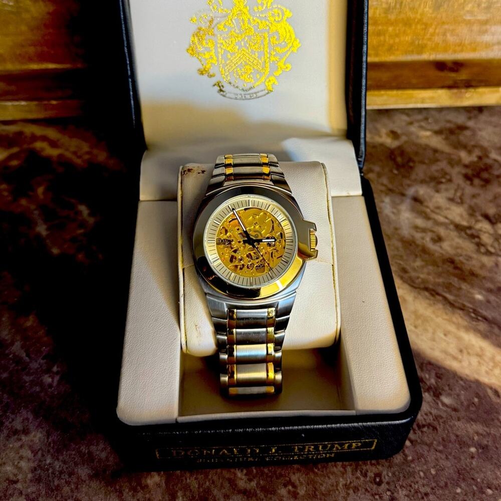 SUPER RARE Donald J Trump 2005 TR/1163 Signature Collection Wristwatch